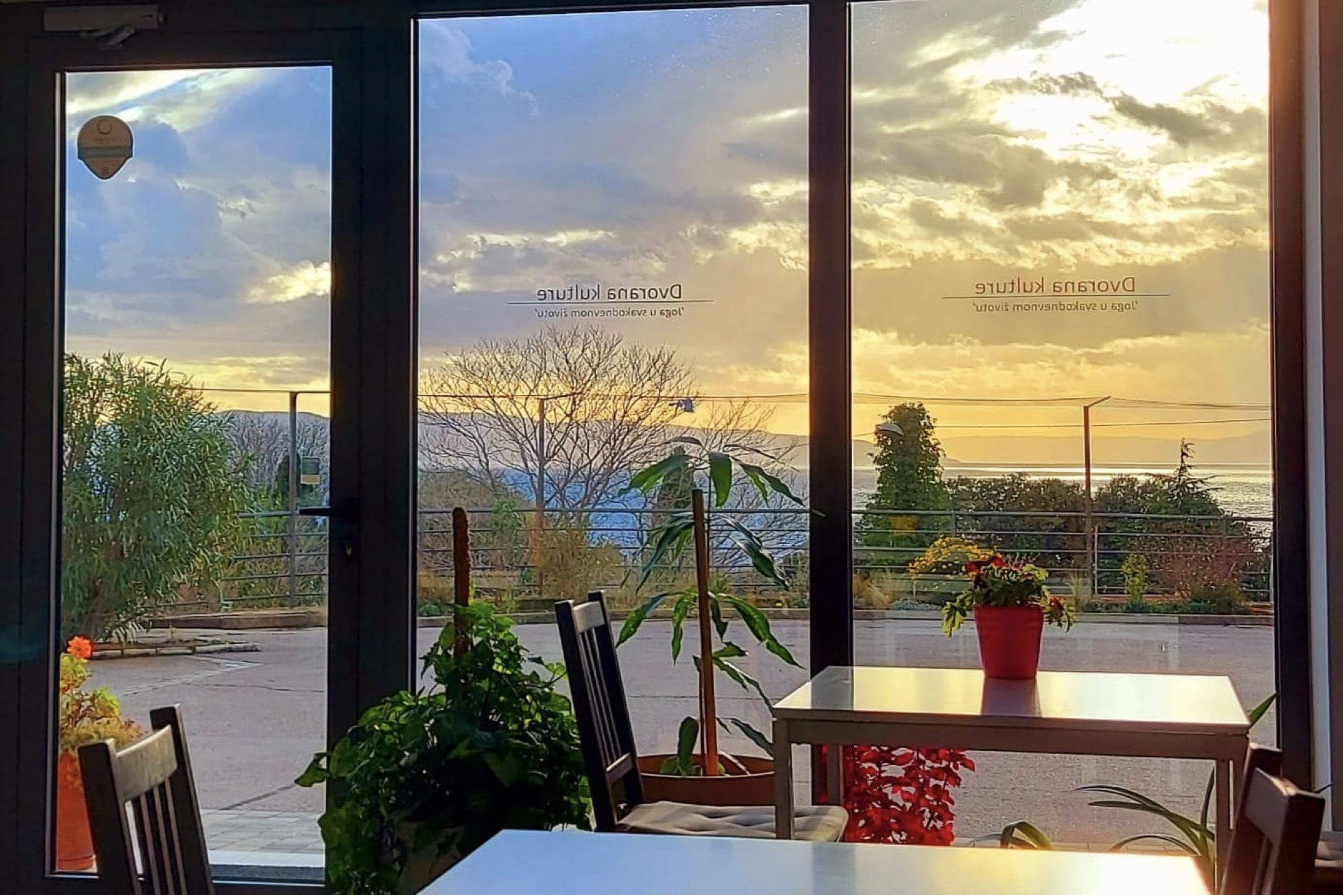 Hostel Dharma Tifan pogled